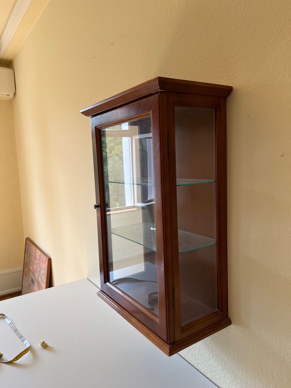 Vitrinen: Holz-/Glasvitrine – Gebraucht aus Basel von den_y5h8 1