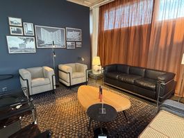 Sofa LC2 Grand Confort, petit modèle Cassina