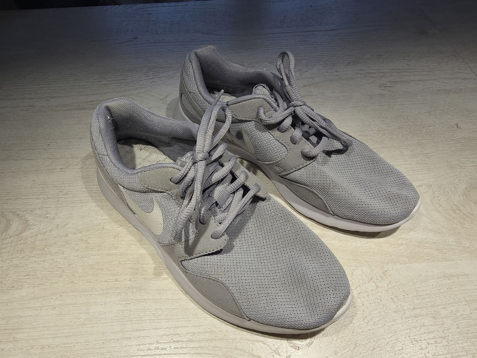Nike Scarpe da uomo: Nike Schuhe, Grau, Gr. 37.5 – Usato da Bülach venduto da Kem990