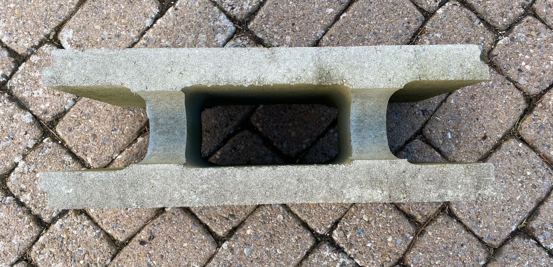 Baustoffe: Betonschalungsstein – Neu (gemäss Beschreibung) aus Balsthal von  1