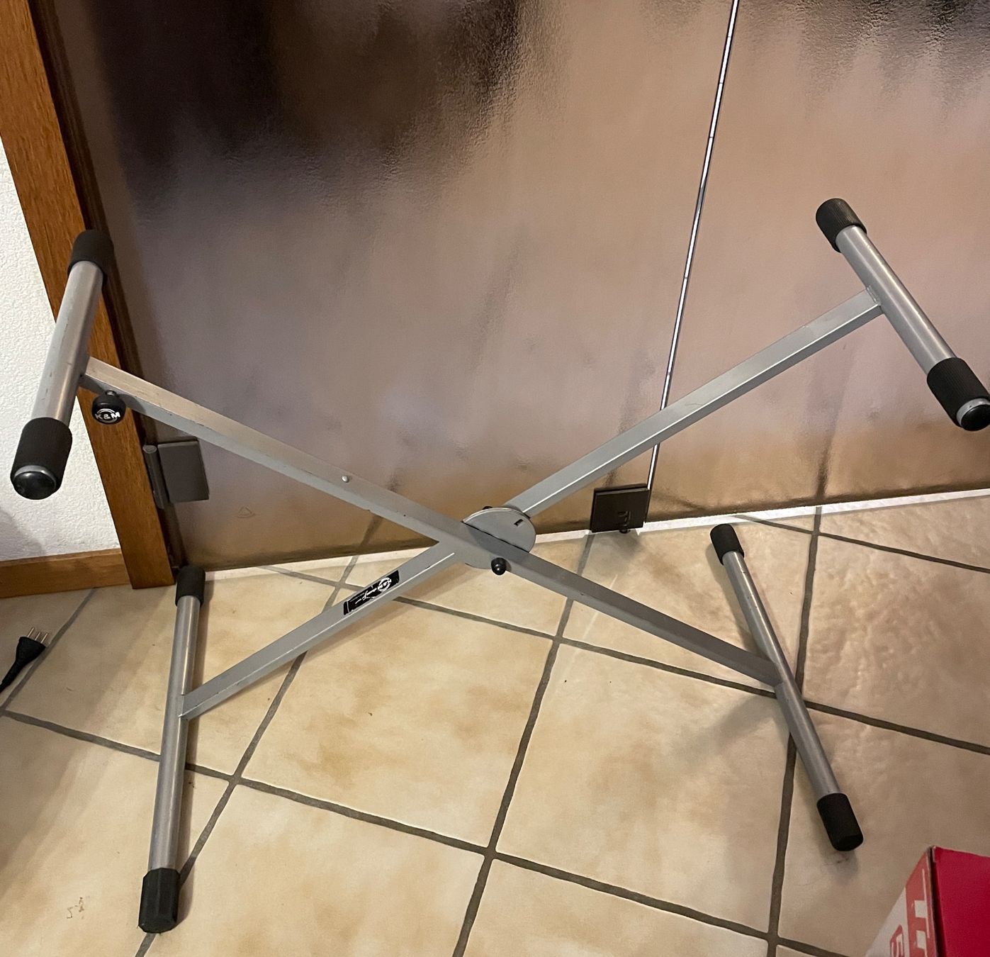 König & Meyer Supporti per strumenti musicali & leggii: Keyboardständer/ X - Ständer silbern von K&M – Usato da Gümligen venduto da soleil149 6
