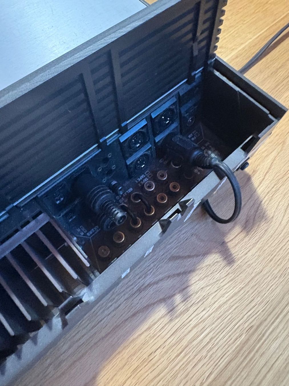 Bang & Olufsen Verstärker: B&O Beomaster 5000 + B&O Master Control Panel – Gebraucht aus Crans VD von ala_gfv9 4