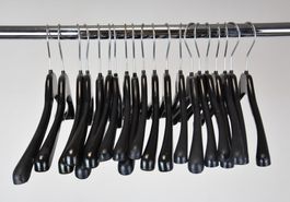 20 Stück Kleiderbügel Plastik /schwarz / ab 1.-Fr