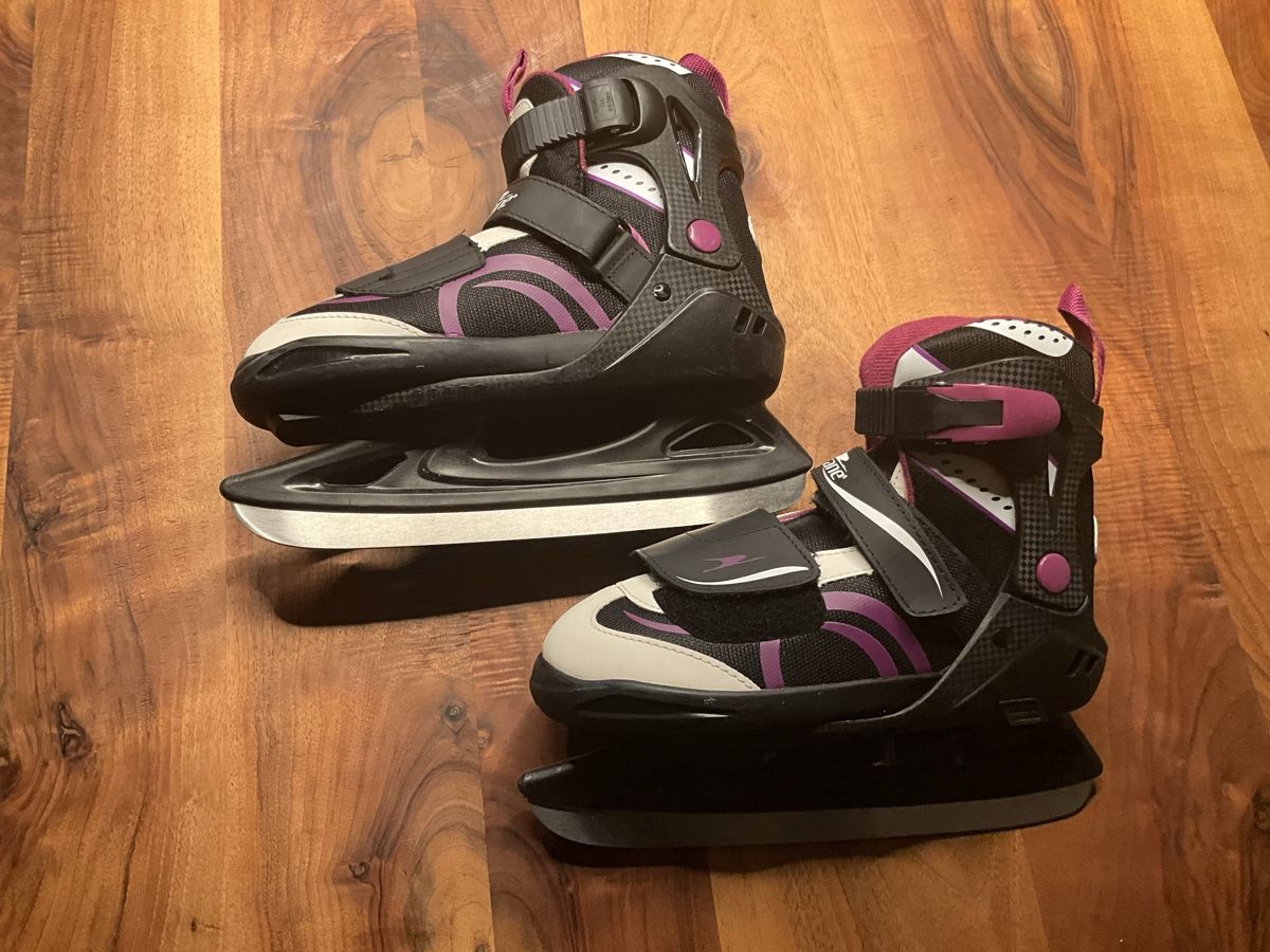 Pattini da ghiaccio: Schlittschuhe Grösse 33-37 – Usato da Oberhof venduto da Hibrzel