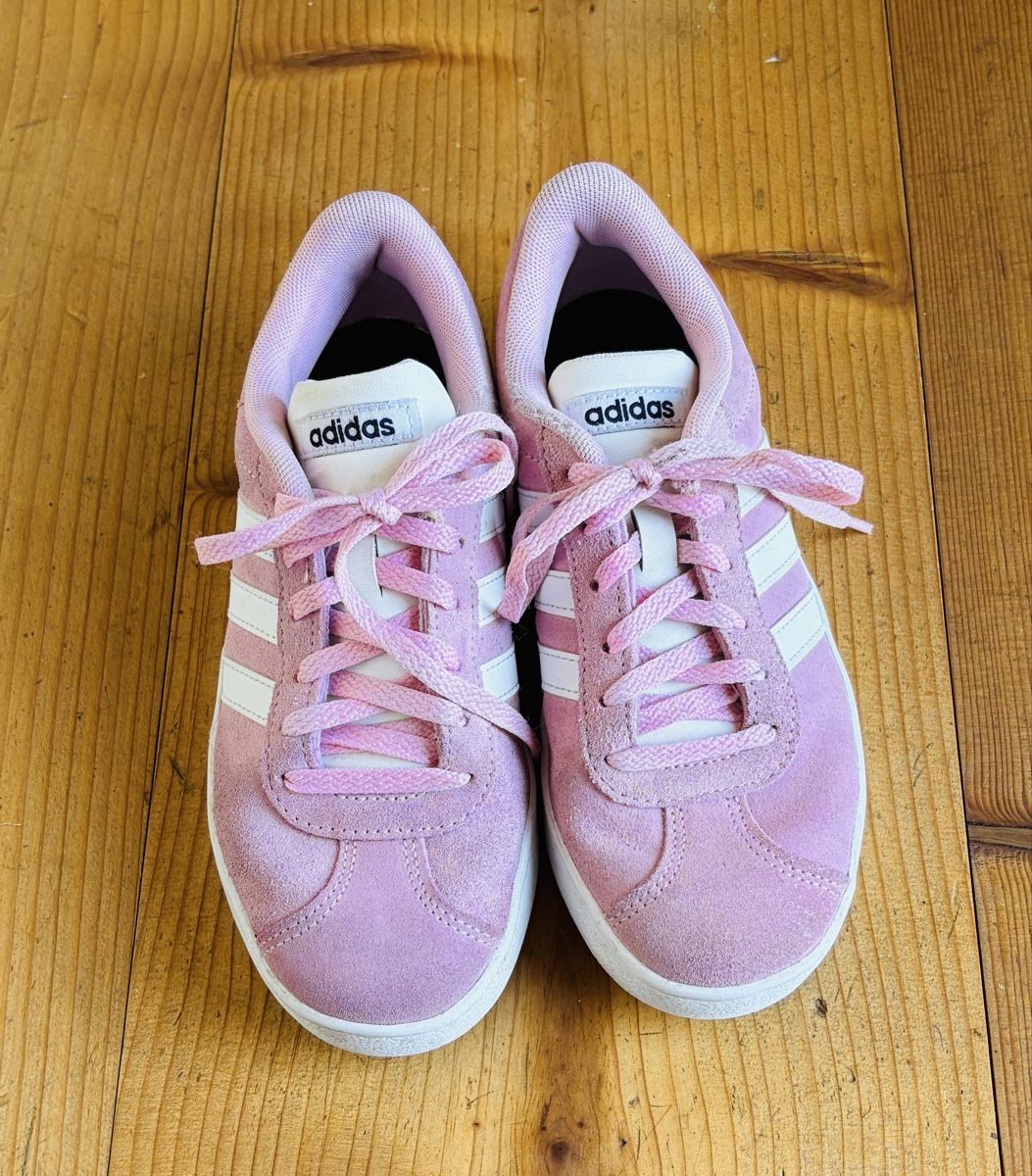 Schuhe für Mädchen: Adidas Court, rose, pointure 35.5 – Gebraucht aus Oberrieden von fre_5vvl
