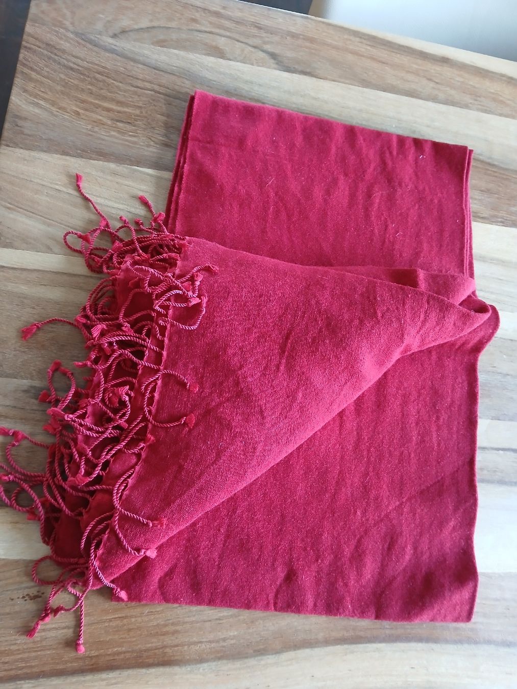 Foulard & Sciarpe: Red scarf with fringes, high quality – Usato da Dübendorf venduto da LoRi-2026 2