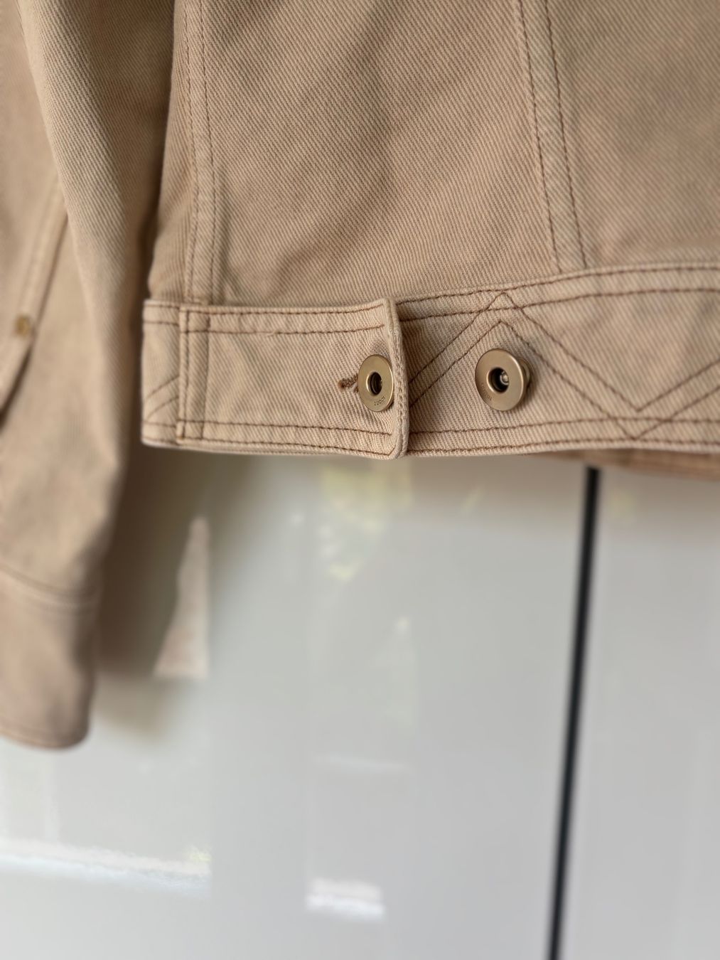 Gucci Vestes: Gucci Jeansjacke beige XS 34 – Neuf (Voir description) à Herrliberg par mayfi 7