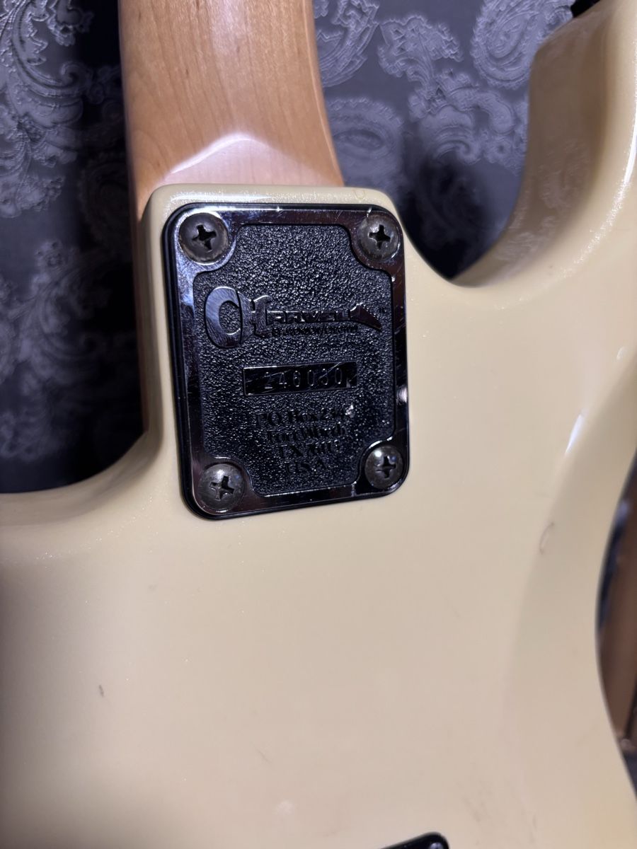 Charvel Strumenti musicali: Charvel Jackson model 3 electric guitar cream 1986 – Usato da Yverdon-les-Bains venduto da DoctorGuitar 3
