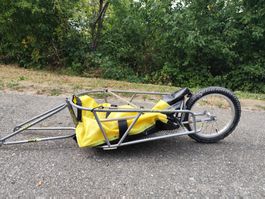 Velosanhänger mit grosser gelber Tasche, gebraucht