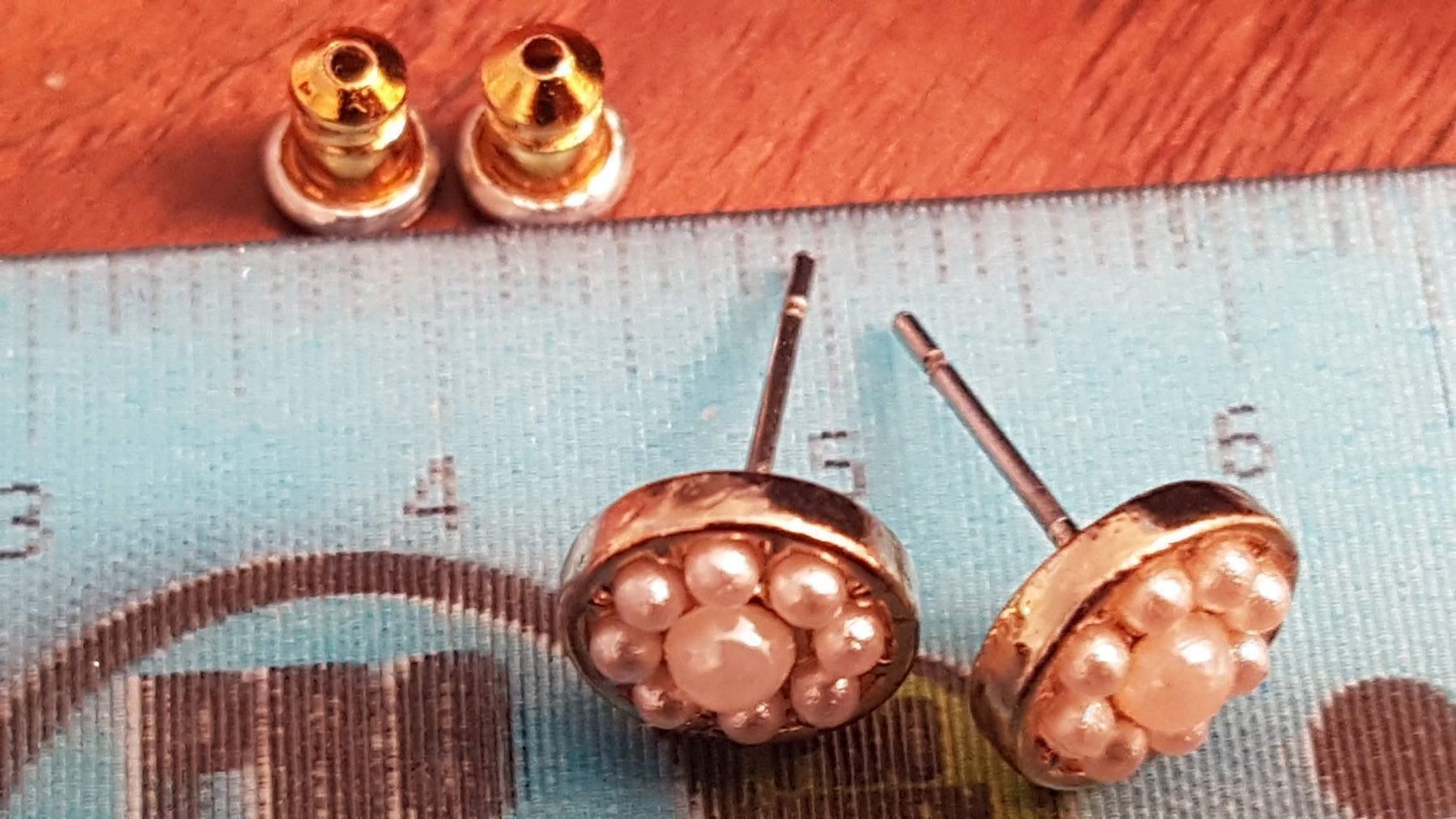 Orecchini pendenti & Orecchini a lobo: Ohrstecker Perlen in Blumenform, goldfarben – Usato da Ettingen venduto da Maranathatalitha 2