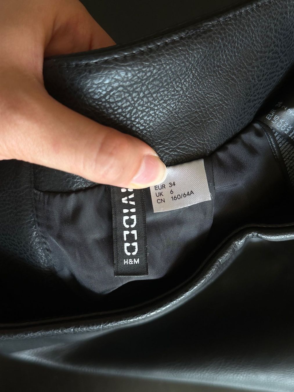 H&M Jupes: Schwarzer Rock mit Kunstleder – Neuf (Voir description) à Schlieren par car_2bwb 3