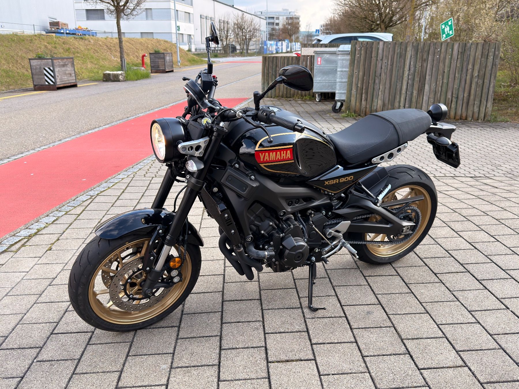 Yamaha Strasse: Yamaha XSR 900 80s Anniversary – Neu (gemäss Beschreibung) aus Kaiseraugst von nicii92