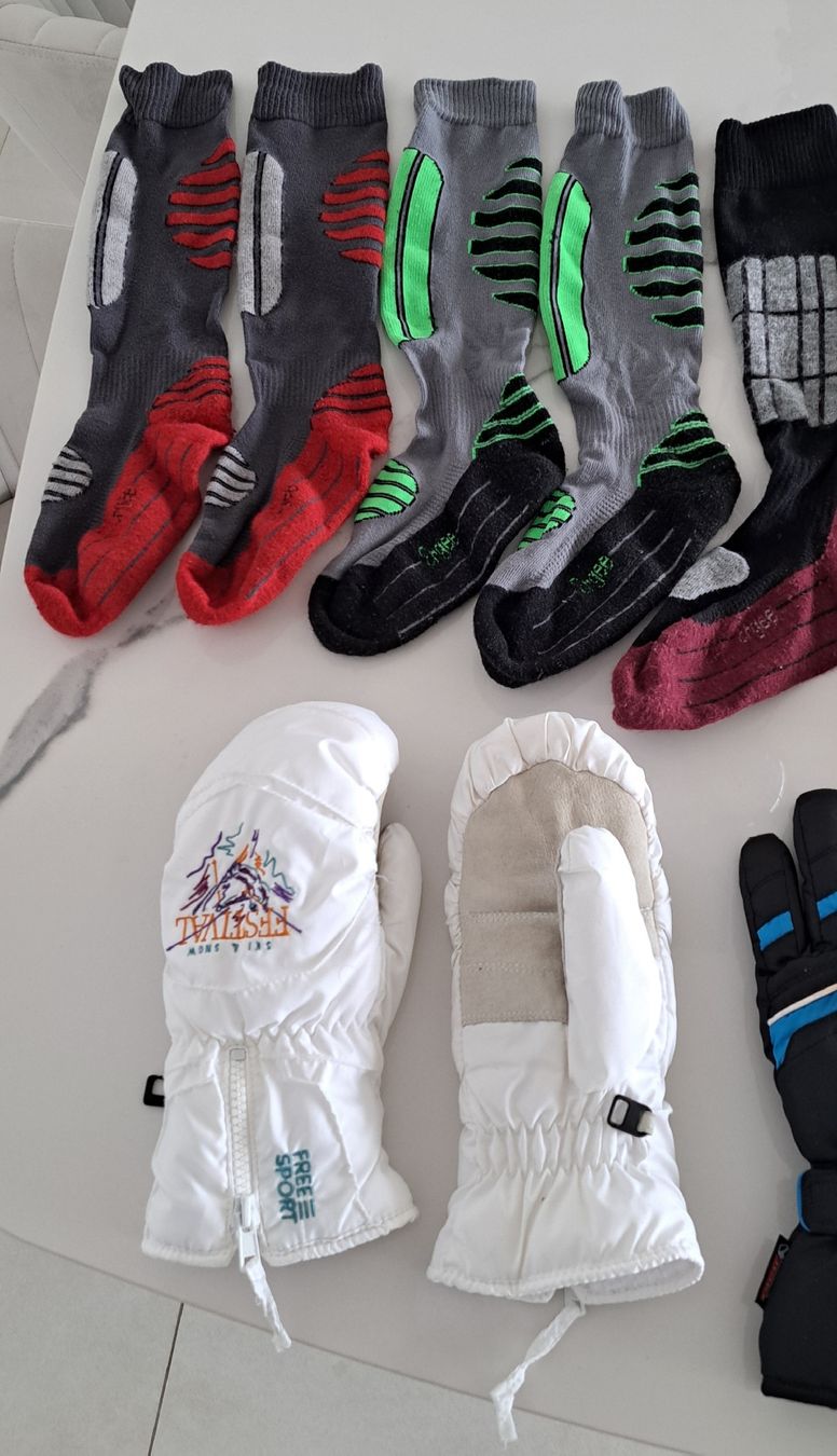 Reusch Kleiderpakete & -sets: Skisocken & Handschuhe für Mädchen – Neu (gemäss Beschreibung) aus Euthal von mel_ts8t 1