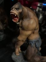 "Neil Andrythal" Statue von Mark Newman