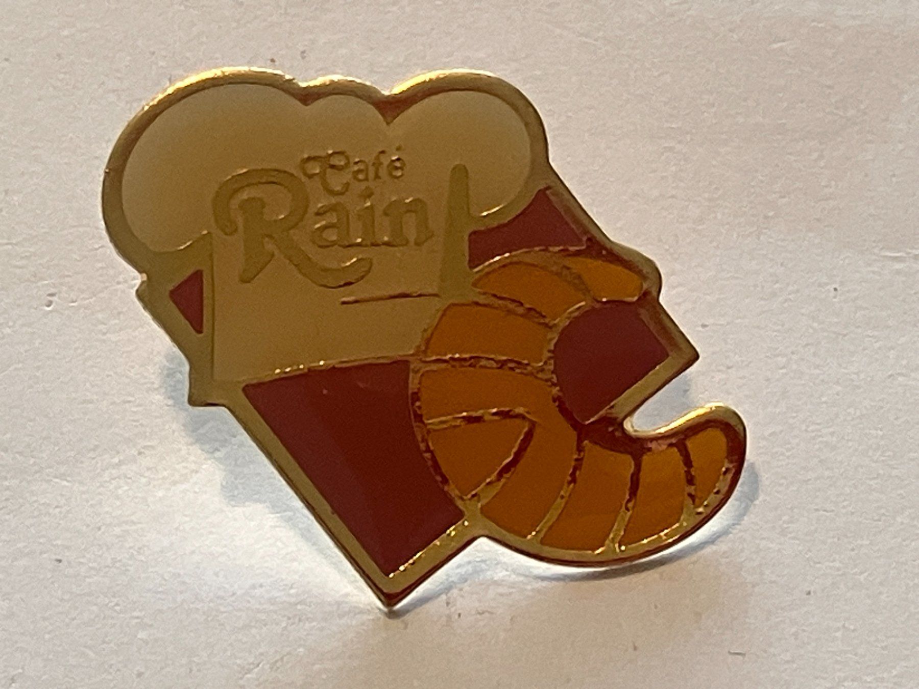 Placchette & Badge: 1 Pin Cafe Rain – Usato da Basel venduto da djwwpp