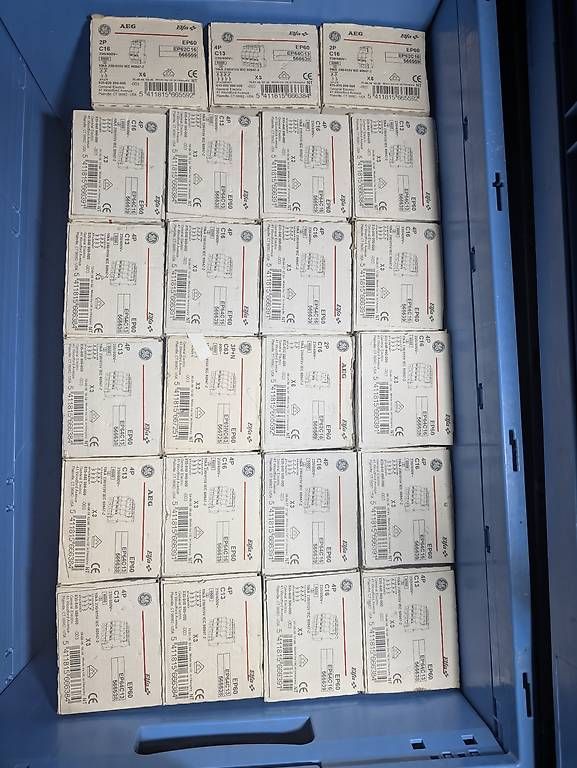 Stromzufuhr: Lot de disjoncteurs  – Neu und originalverpackt aus Sion von ers_qf7t