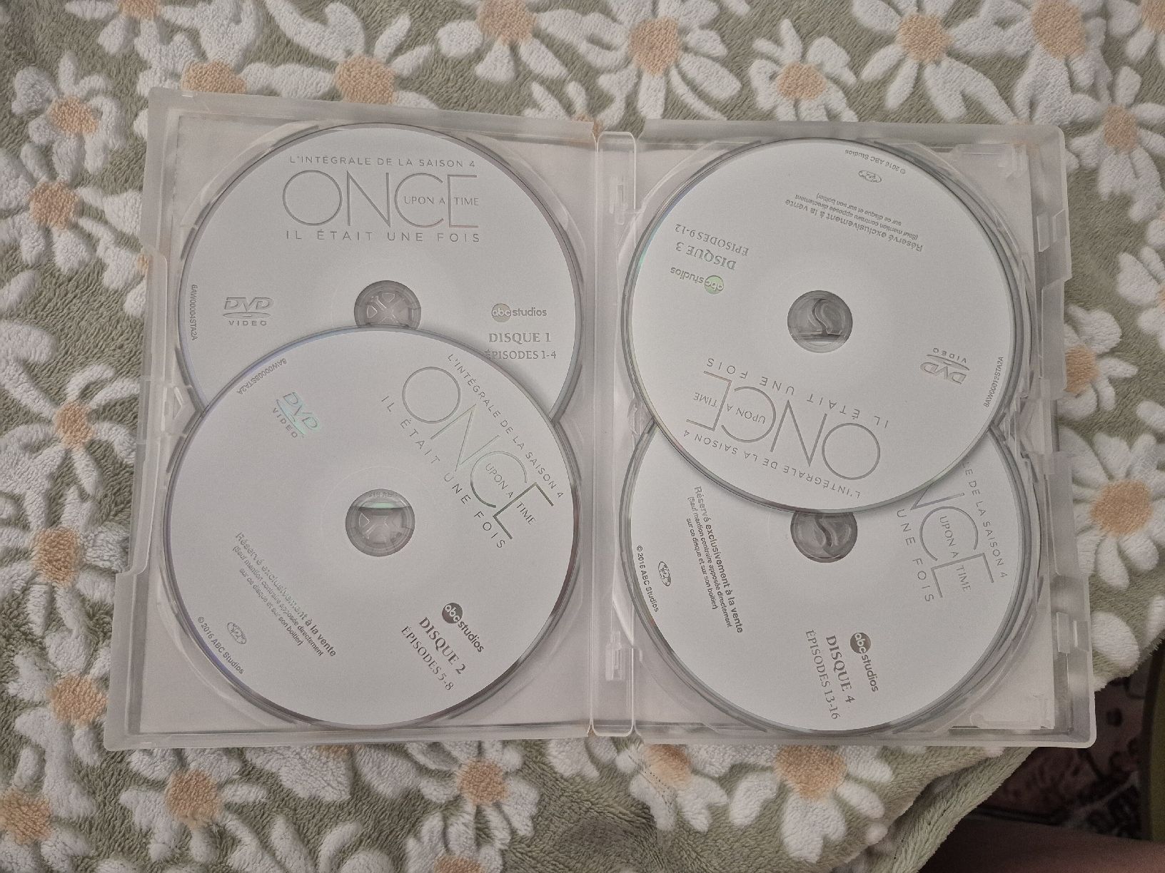 Tous les DVDs: ONCE UPON A TIME - saison 4 (FR/EN) – D'occasion à Riaz par Murielbhs 1