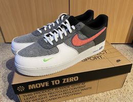 NIKE Air Force 1, white/sport red-grey, Grösse 52.5/18, NEU