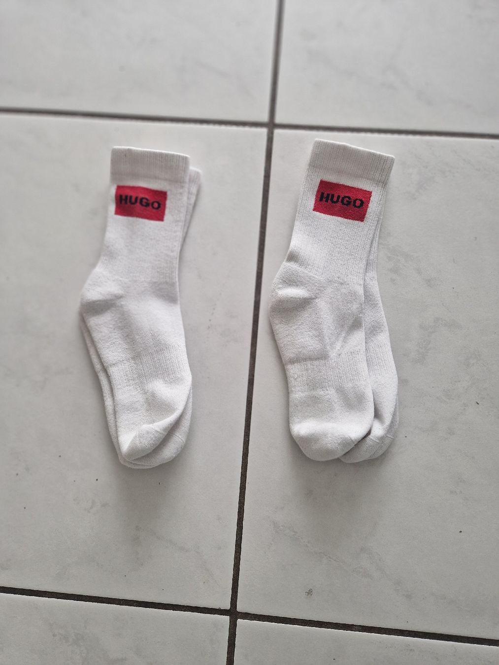Hugo Boss Socken: 2 Hugo Boss  – Gebraucht aus Bassersdorf von DonSolo