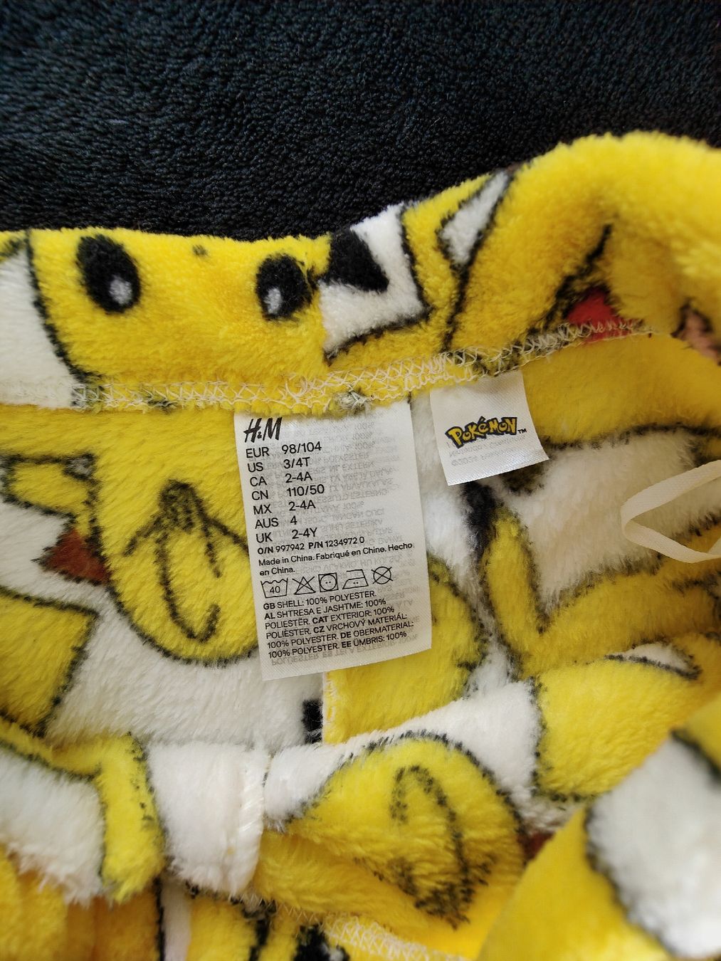 H&M Pyjamas & Ähnliches: flauschiges Pickachu Set in Grösse 98/104 – Gebraucht aus Ulisbach von Re_b3ka 1