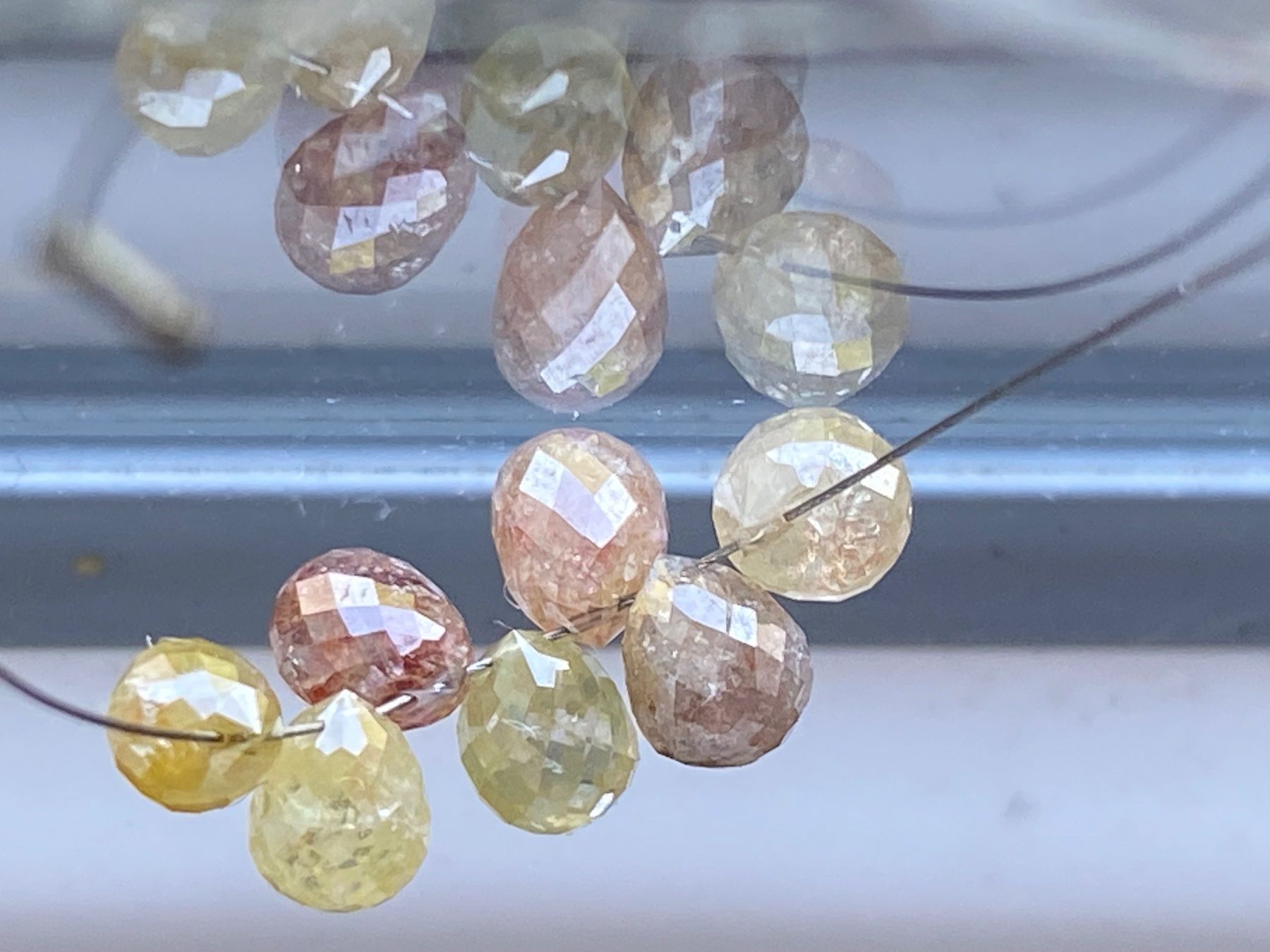 Pietre preziose: Einzelner Briolette-Diamant gebohrt, 100% natürlich – Nuovo (secondo la descrizione) da Langenthal venduto da Seelenfreunde
