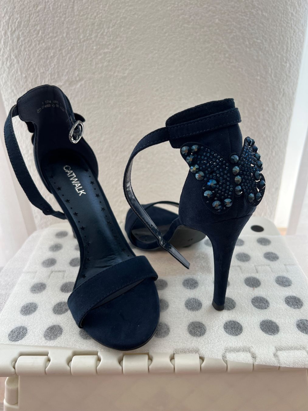Dosenbach Damenschuhe: Blaue Pumps mit Schmetterling - ungetragen – Neu (gemäss Beschreibung) aus Jona von n.ferrari
