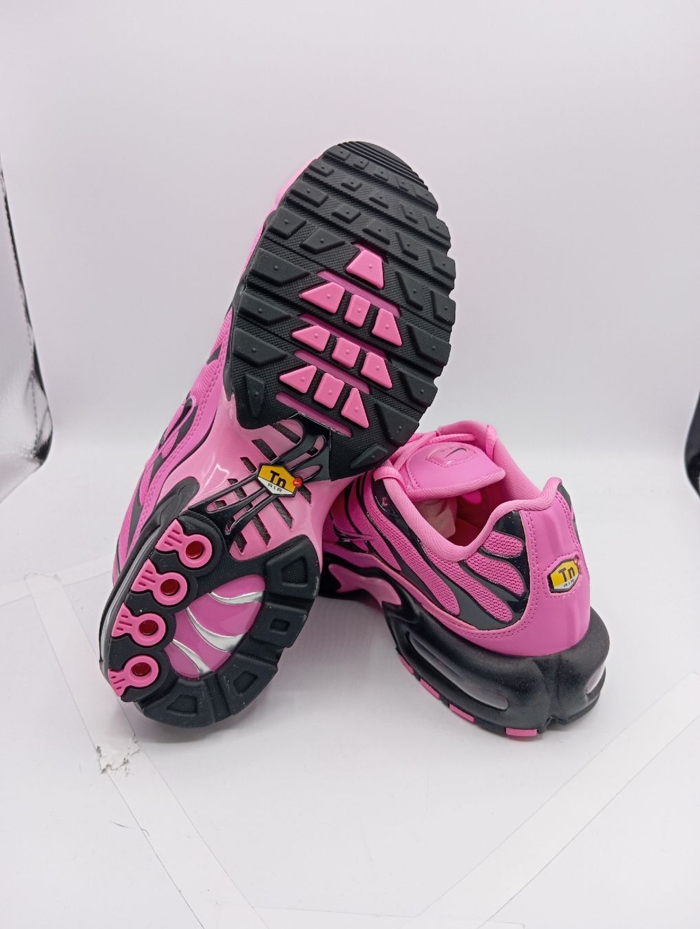Nike Scarpe da uomo: Nike Air Max Plus (EU37.5) – Nuovo e nell'imballaggio originale da Schaffhausen venduto da outlez 6