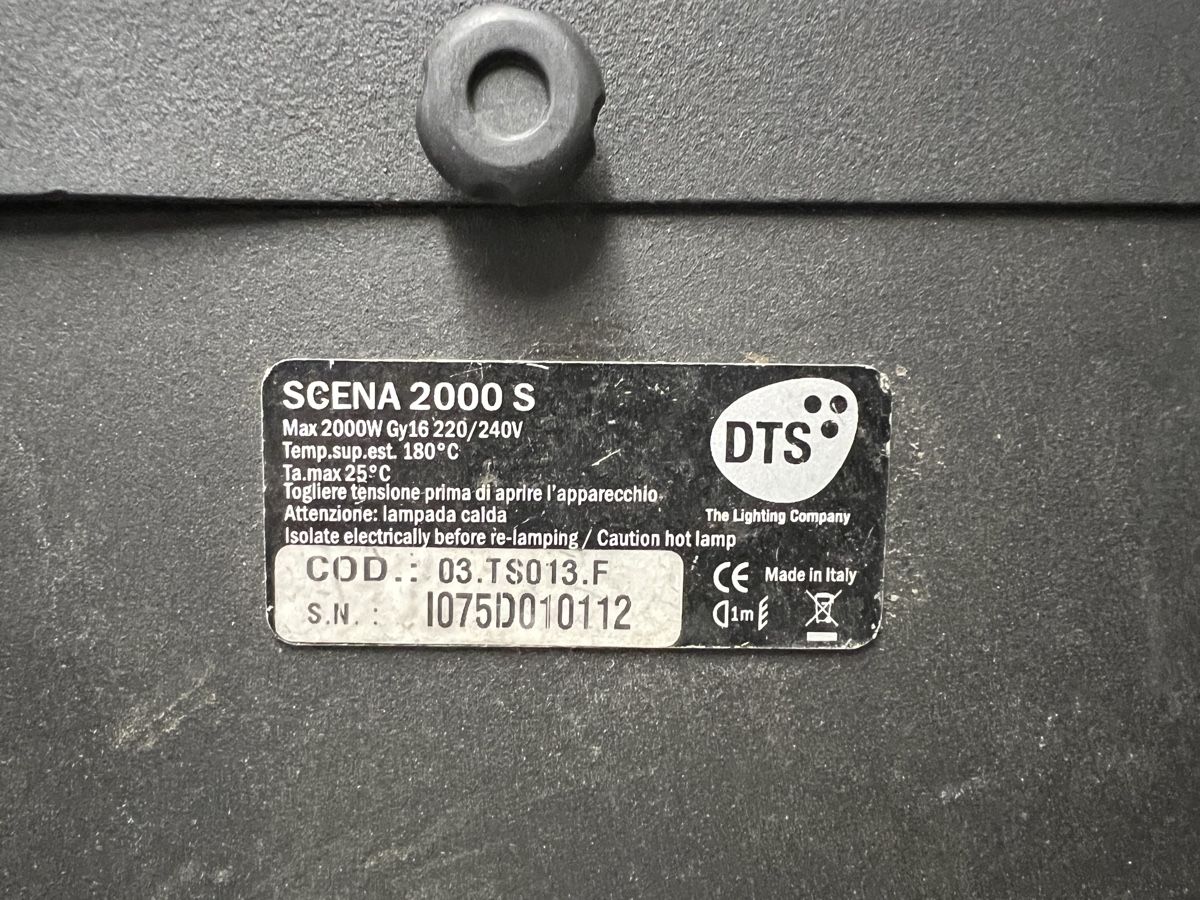 Lampade: 6er Set / Scena 2000s DTS/ inkl. Flight-Case – Usato da Oberuzwil venduto da MusicMinimax 3