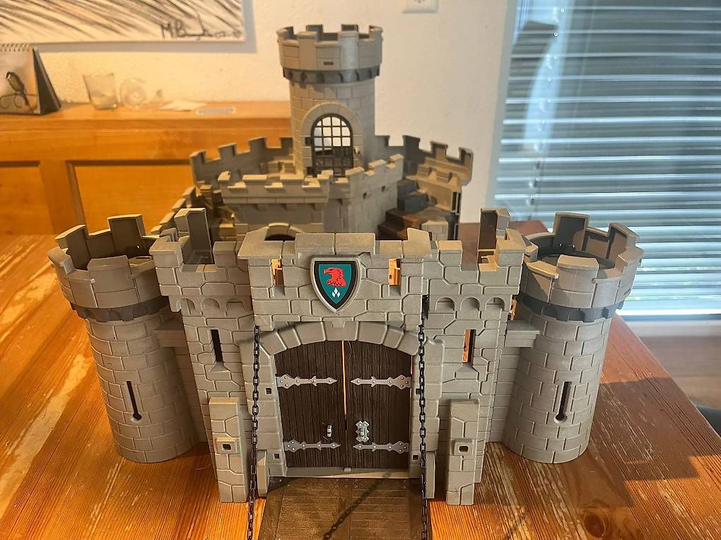 Giocattoli: Playmobil Burg – Usato da Rickenbach LU venduto da Maxianer