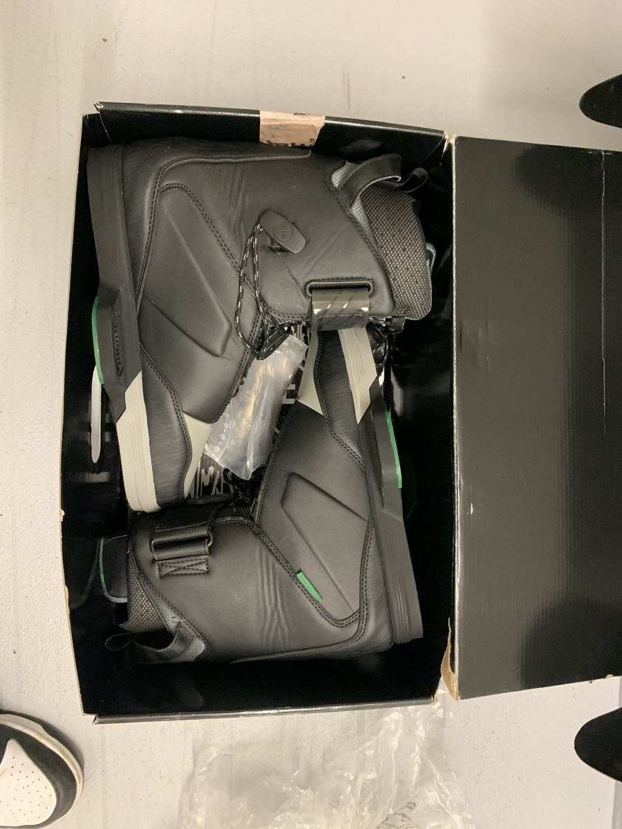 Hyperlite Surfboards & Schwimmbrette: Wakeboardbindung Boots Hyperlite Scout 3x gebraucht – Neu (gemäss Beschreibung) aus Benglen von lub_pf6p 5