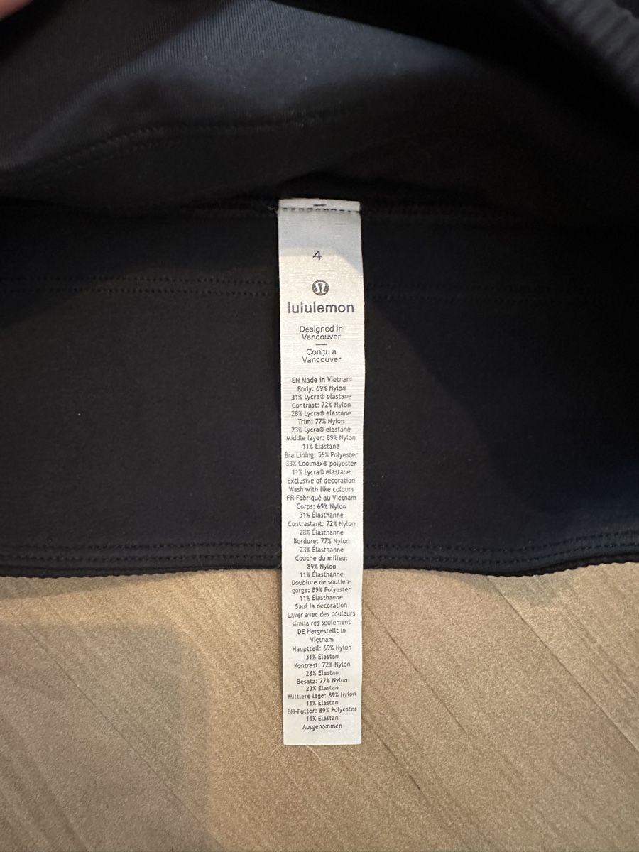 Lululemon Top: lululemon crop top size 4/eu36 – Nuovo (secondo la descrizione) da bözberg venduto da amy_7wz8 2