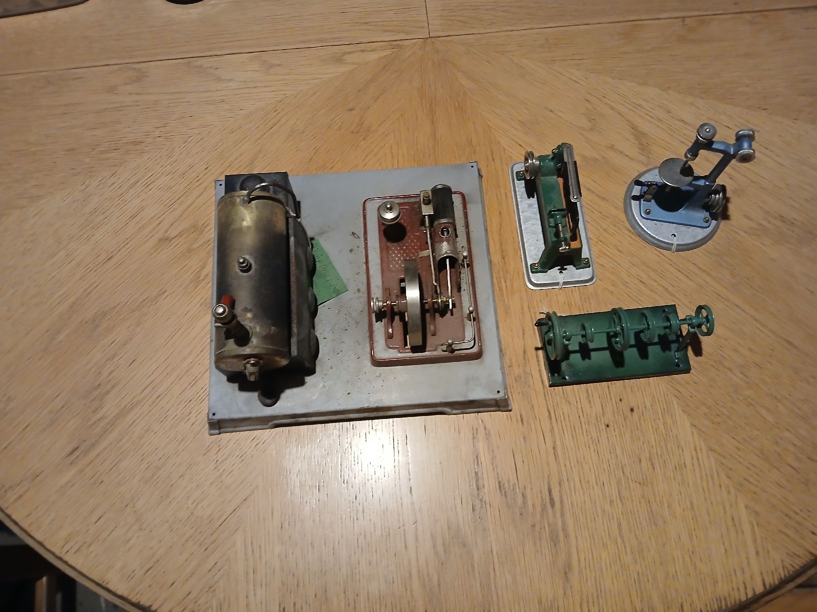 Kit di modellismo & Modellini statici: Dampfmaschinen Konvolut – Difettoso da Oberhof venduto da chr_bq66