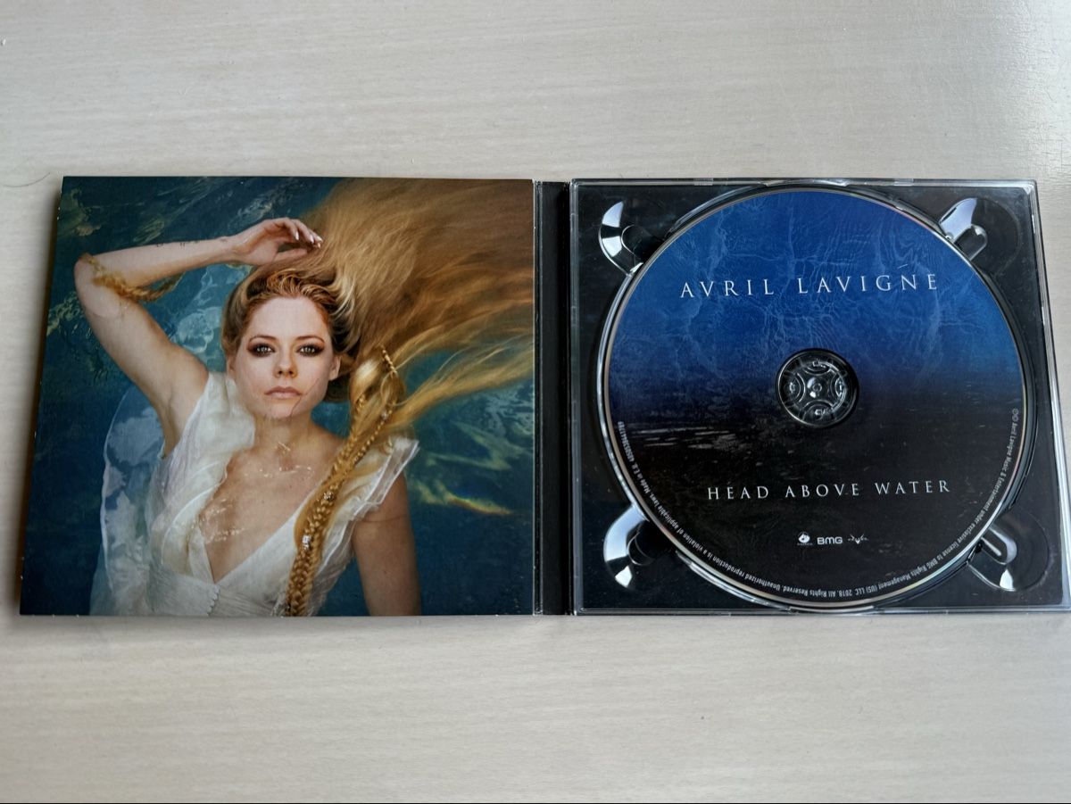 CD: Avril Lavigne - Head Above Water CD – Usato da Oberried Brienz venduto da Chyara 2