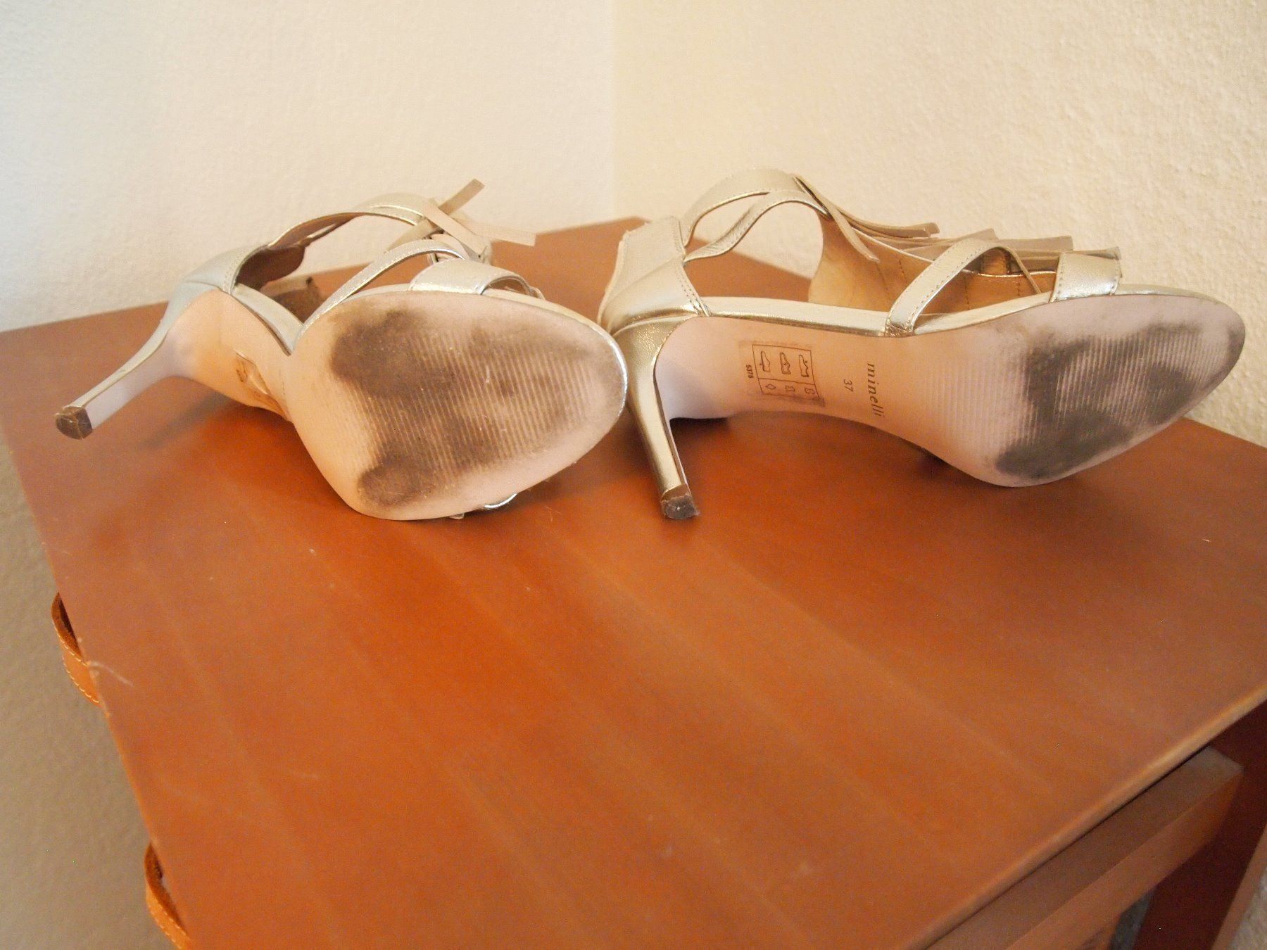 Damenschuhe: Minelli Echtleder Pumps – Gebraucht aus Volketswil von ald_2x9b 4
