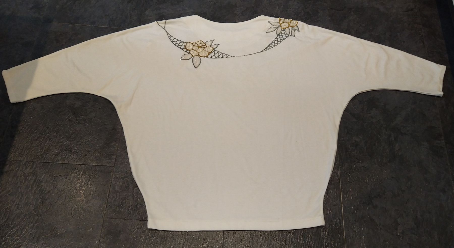 Maglioni & Felpe: Pullover Damen Gr. 38/40 weiss mit Pailetten – Usato da St. Gallen venduto da Patrizia0711 1