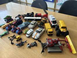 Diverse Spielzeugautos