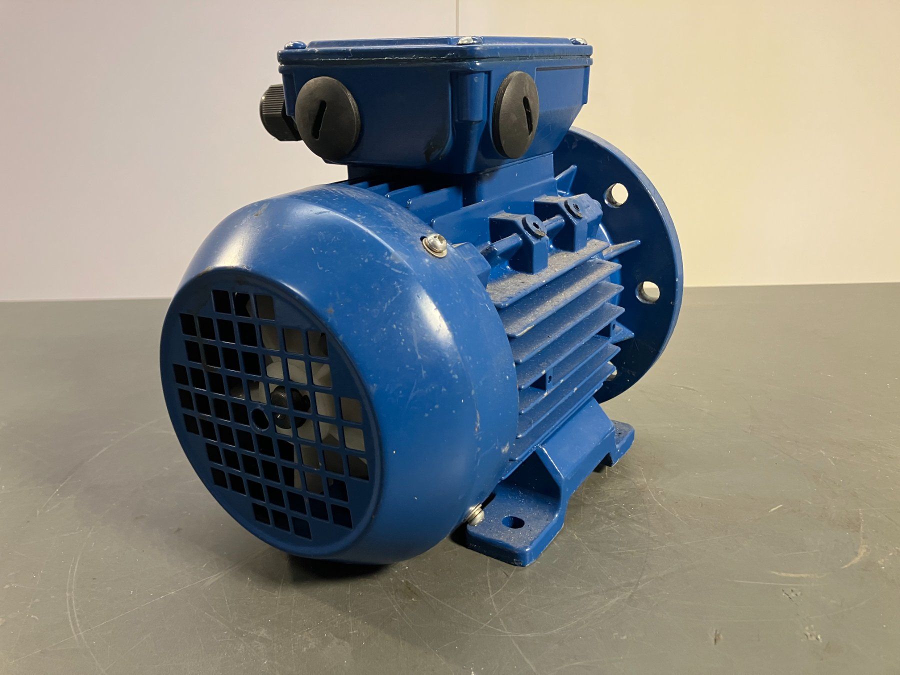 Motoren: Drehstrom-Asynchronmotor Typ: Ha71B2 400V / 3300U/min ab 1.- – Gebraucht aus Lichtensteig von Buy24International 4