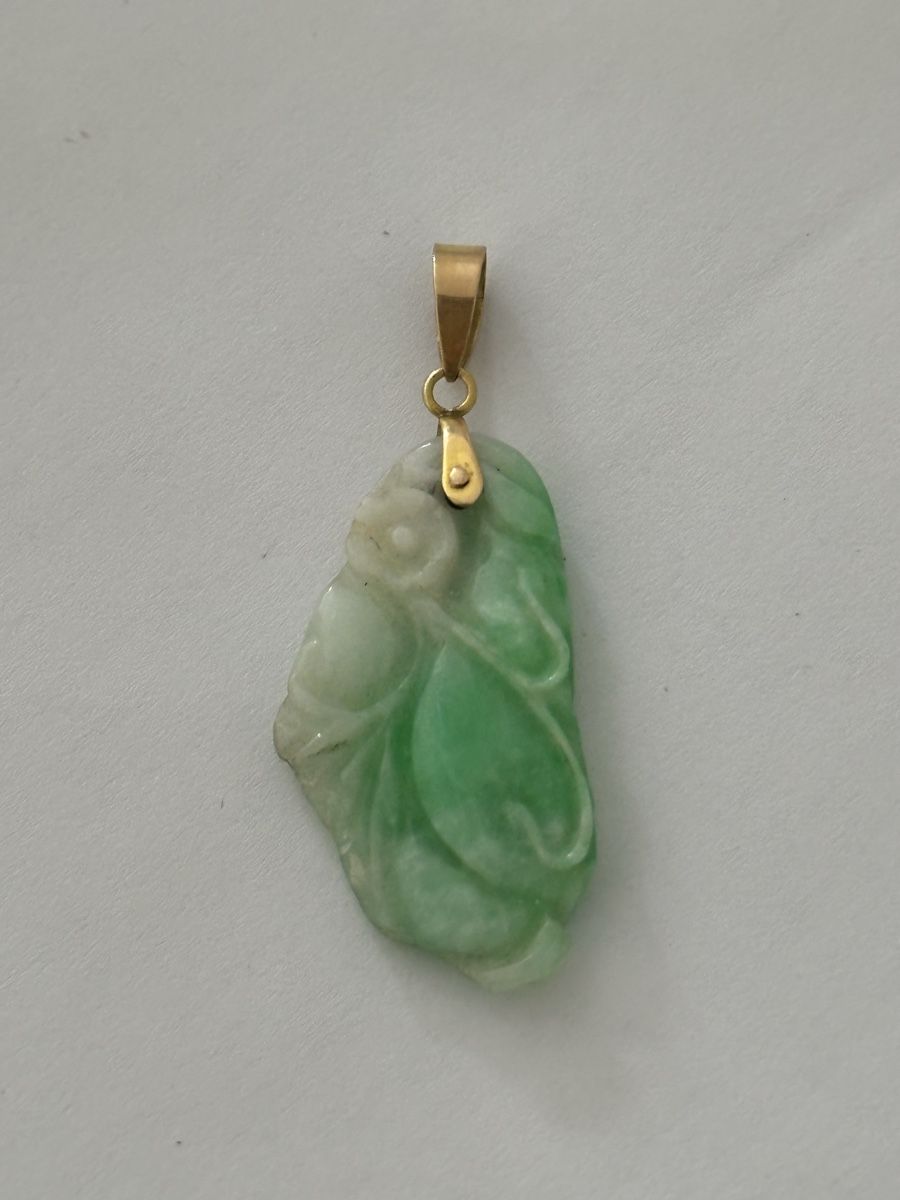 Pendentifs: Pendentif jade sculpté or 14k – D'occasion à Montreux par luc_w7cx