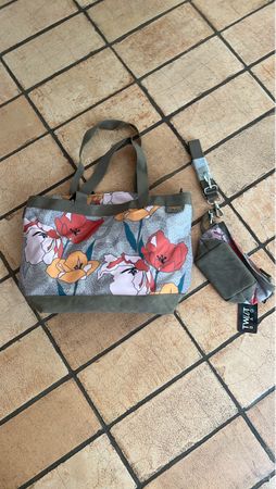 Tasche mit Blumenmuster und Pochette dunkelgrün neuwertig