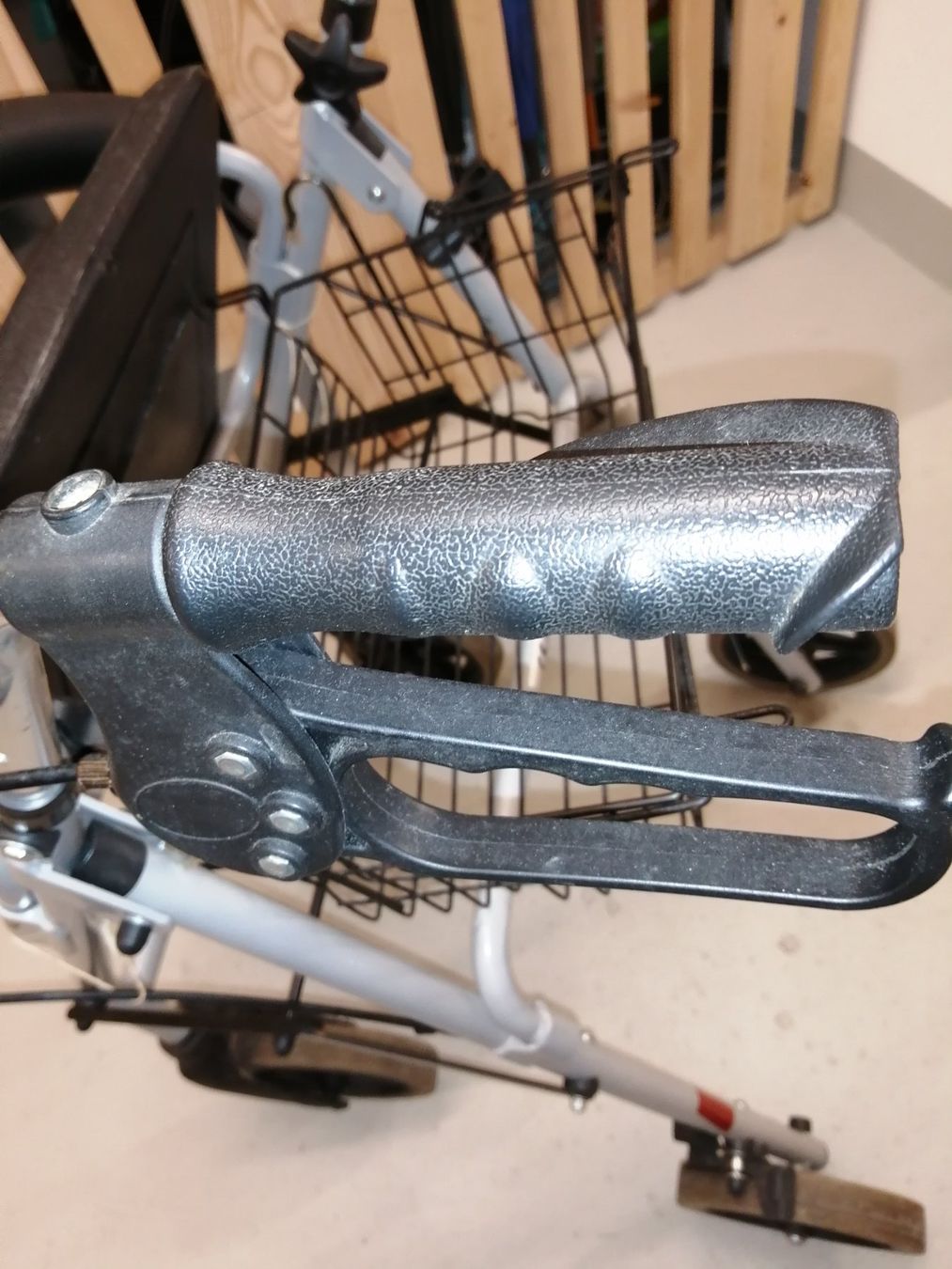 Gehhilfen: Rollator – Gebraucht aus Wetzikon von dan_6lrd 3