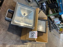2 Bauscheinwerfer (Lot 104) 6374 Buochs