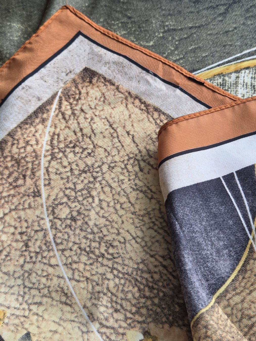 Foulard & Sciarpe: Seidenfoulard 65 x 65 – Nuovo e nell'imballaggio originale da Frauenfeld venduto da Schenken-mit-Herz 4