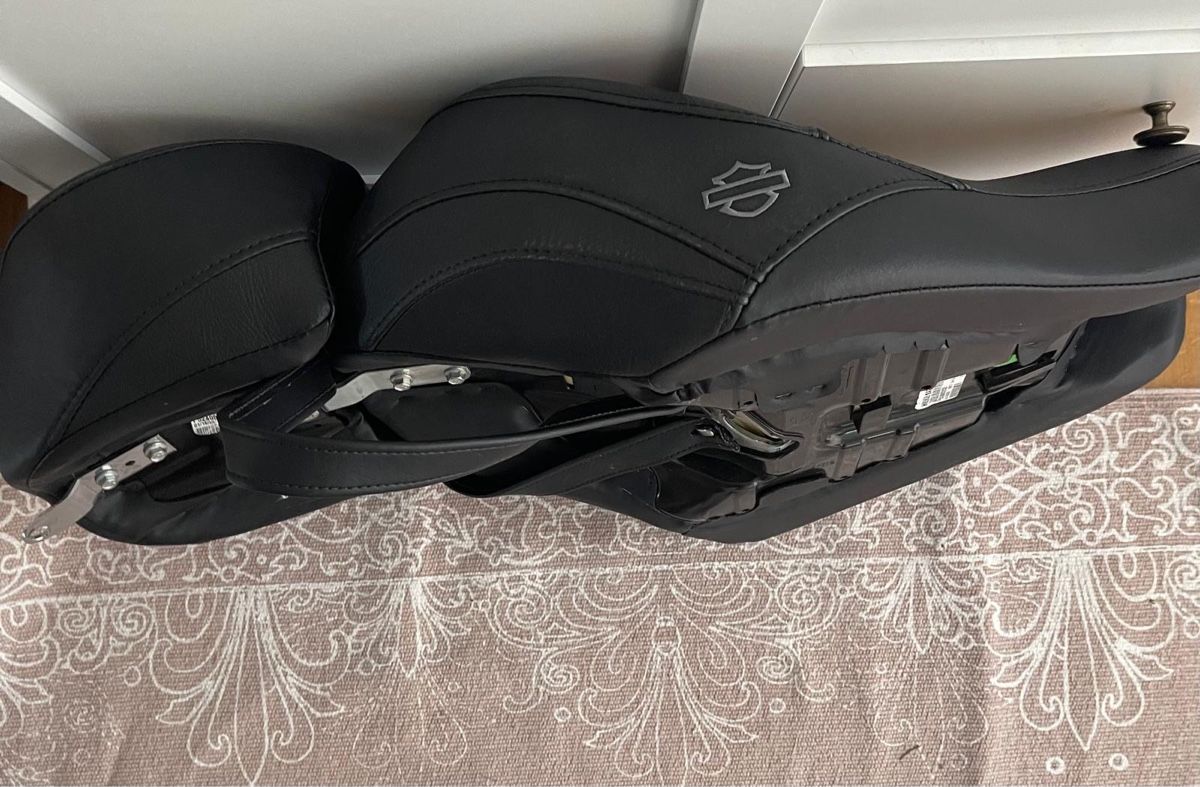 Harley-Davidson Alle Motorradersatzteile: Sundowner Seat Harley Davidson – Gebraucht aus Schaffhausen von VanessaSH 1