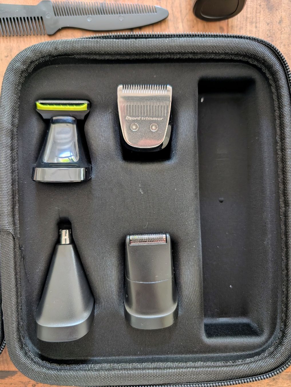 Rasoi & Lamette da barba: Rasierer und Barttrimmer mit 9 Aufsätzen – Nuovo (secondo la descrizione) da Zürich venduto da Hedkandi 1