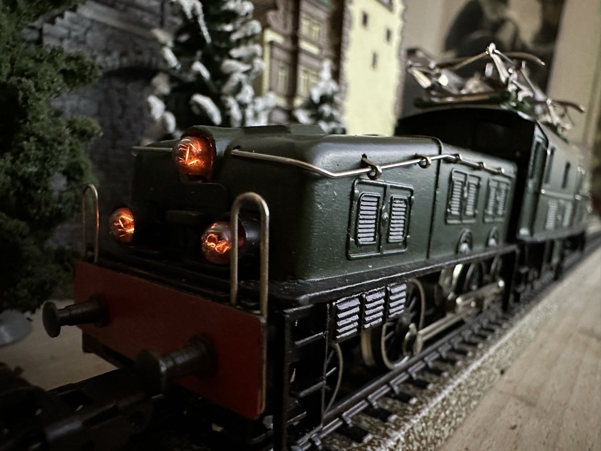 Märklin Modelleisenbahnen: Märklin 3015 SBB Ce 6/8 III – Gebraucht aus Lupsingen von New-Haven