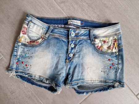 Hot Pants Nevis Fashion