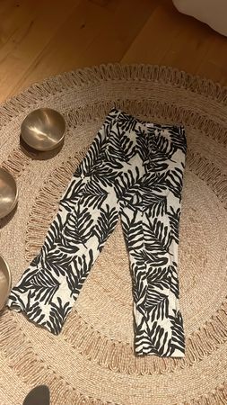 Sommerliche Hose mit Palmenprint, Gr M, Top Zustand!