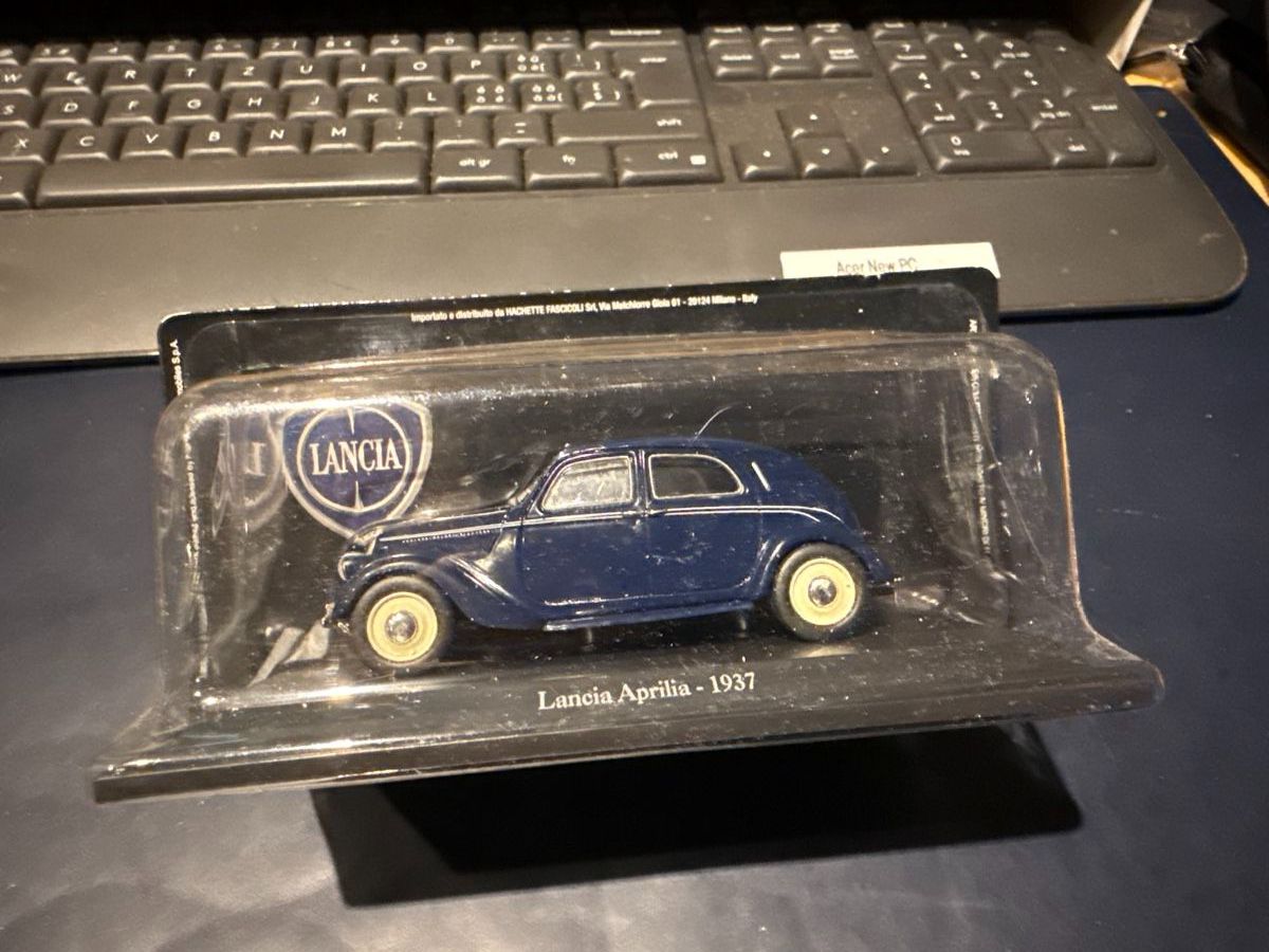 Voiture Miniature Lancia Aprilia 1937 Bleue - Échelle 1:43 Norev - Sous Blister - Occasion