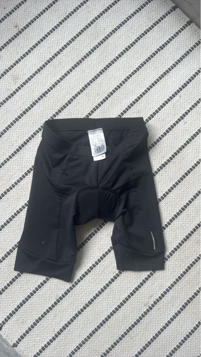 Pantaloni: Radhose 122 kurz Kinder schwarz – Usato da basel venduto da Bare4054