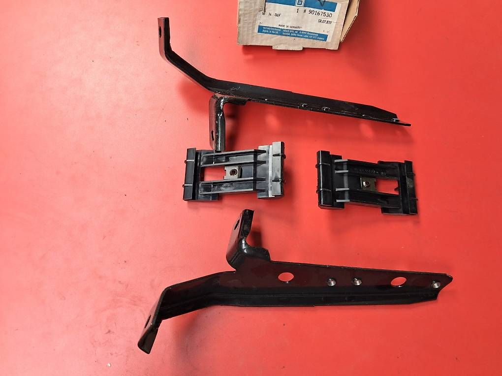 Tutti pezzi di ricambio auto: Opel Stossstangenhalter 16 14 069 – Usato da Huttwil venduto da kadett_78 2